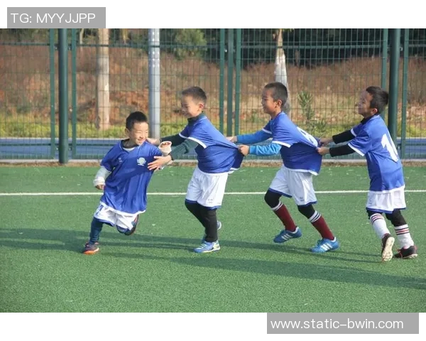 穿越足球小将之重返绿茵场与传奇球员共谱辉煌篇章