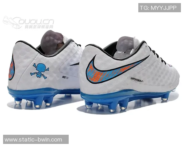 耐克C罗足球鞋的魅力与性能全解析助你在球场上闪耀夺目